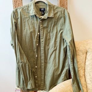 H&M regular fit military green button up